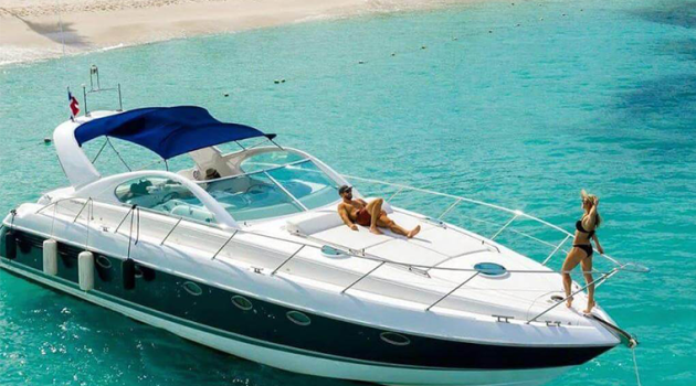 3 Infinity Fairline 50 ft